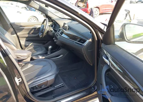 2018 BMW X1 xDrive28I z USA, uszkodzony, nr VIN WBXHT3C34J5F93079